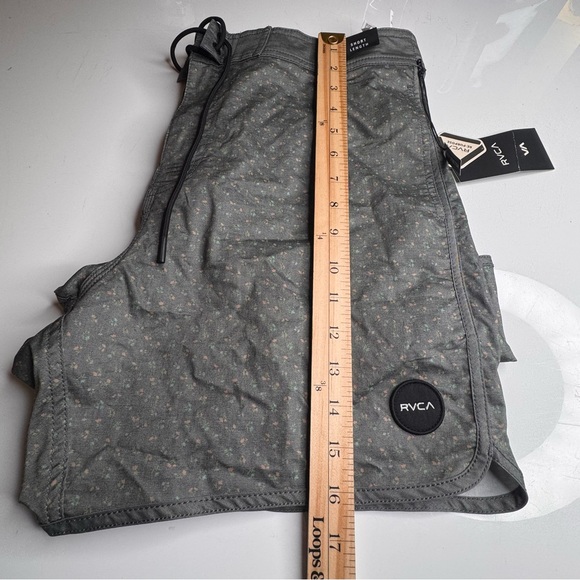 RVCA Freeport Trunk Men's Size 36 Cotton Black Gray Activewear Nature Stretch - Picture 11 of 16